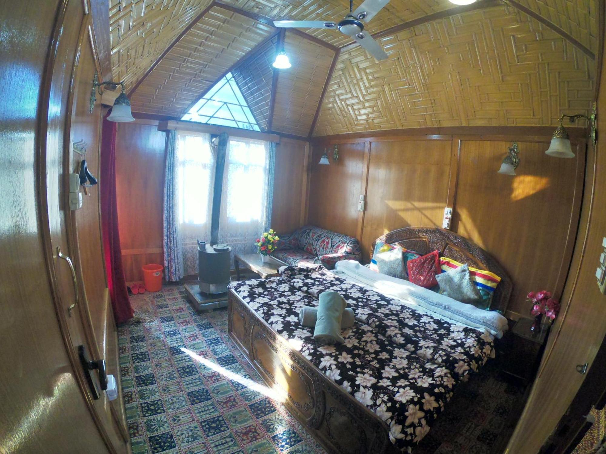 Goona Palace Houseboats Srīnagar Eksteriør bilde