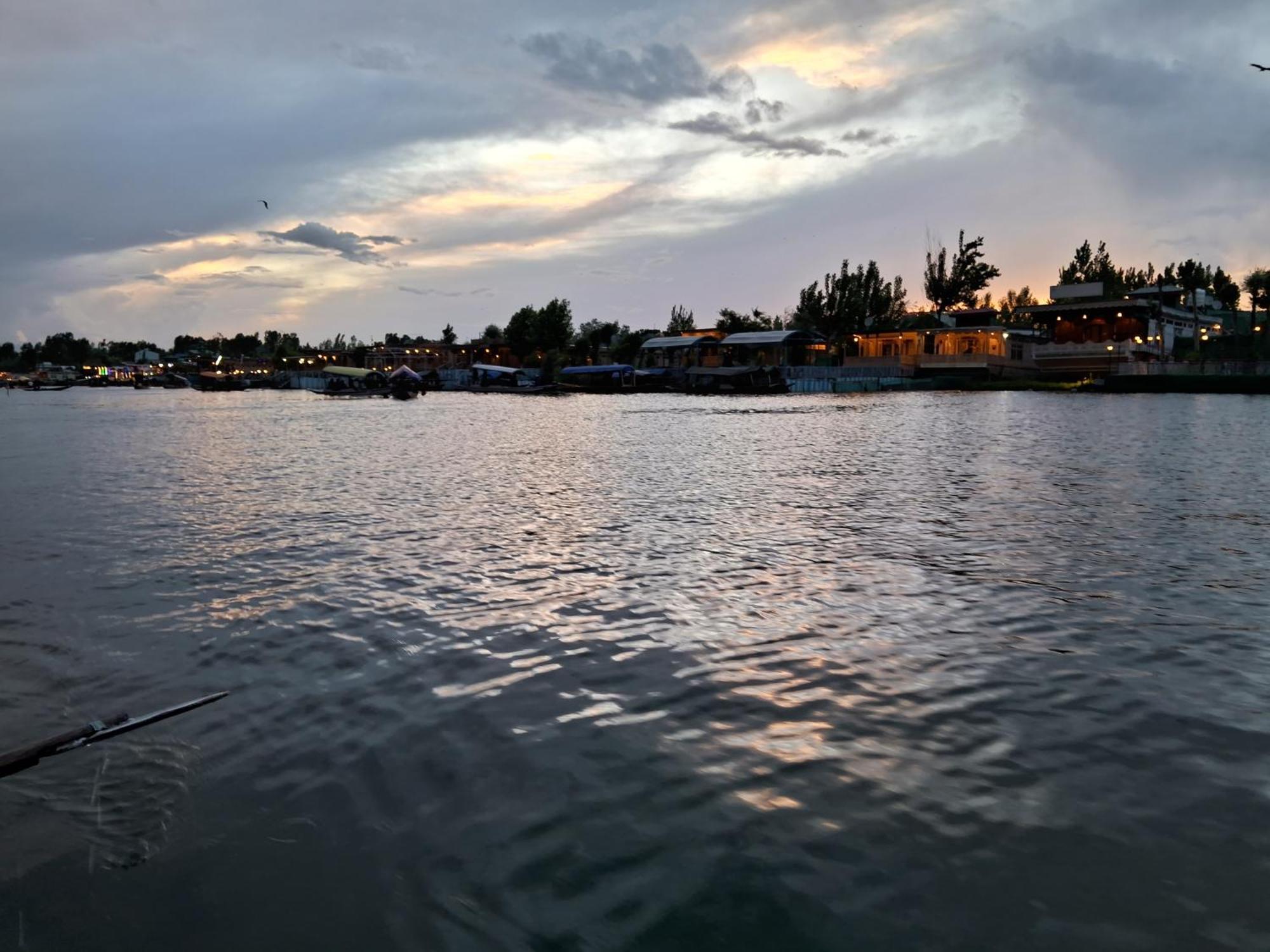 Goona Palace Houseboats Srīnagar Eksteriør bilde